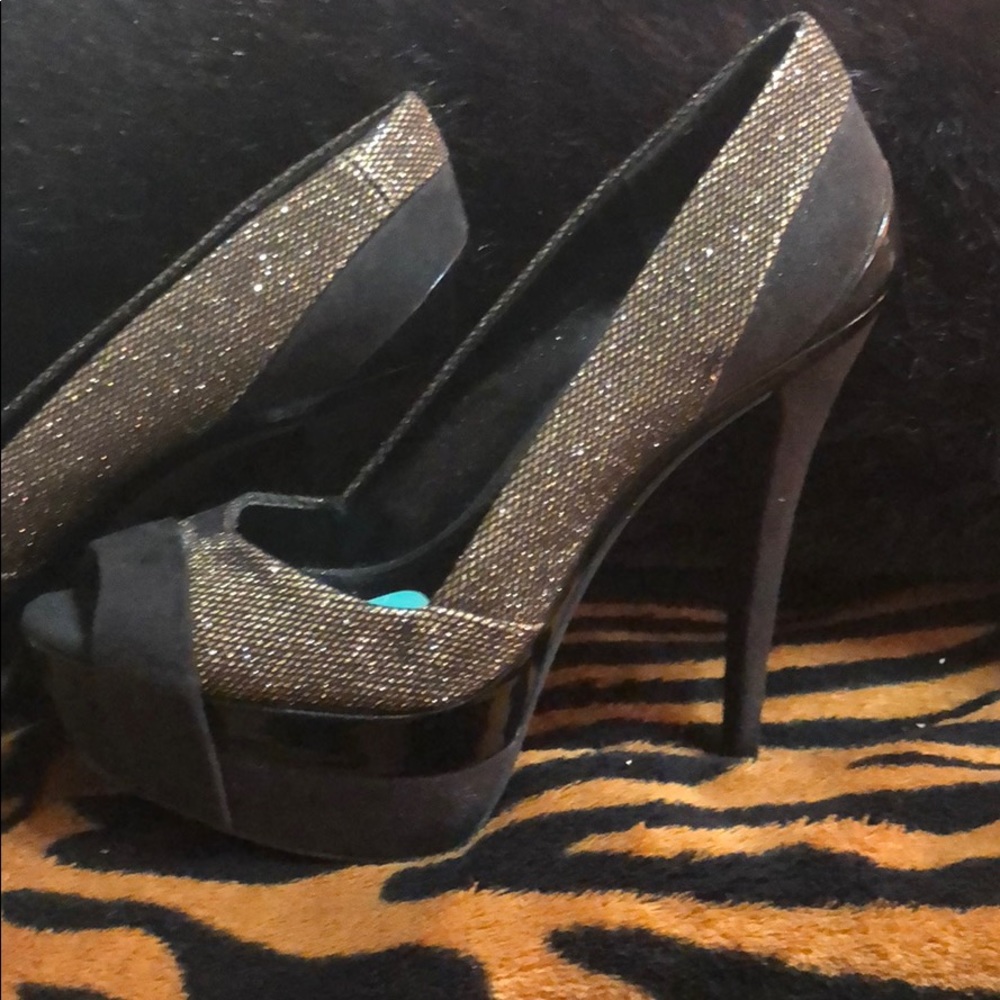 Jessica Simpson black & gold heels